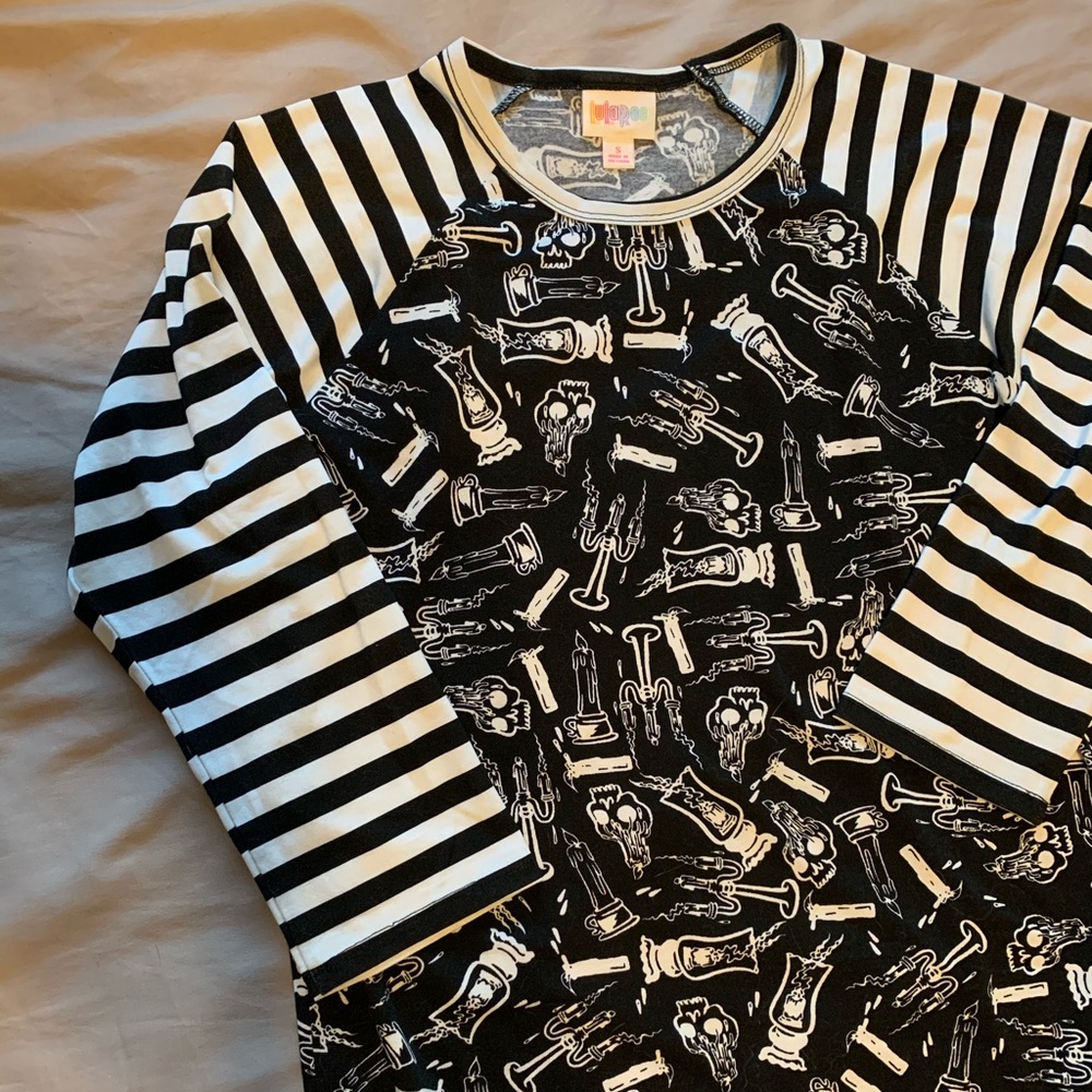 Lularoe Randy size Small Halloween SKULL shirt